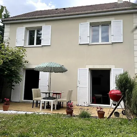 Prázdninový dům Maison Spacieuse, Situe Au Sud De Paris *
